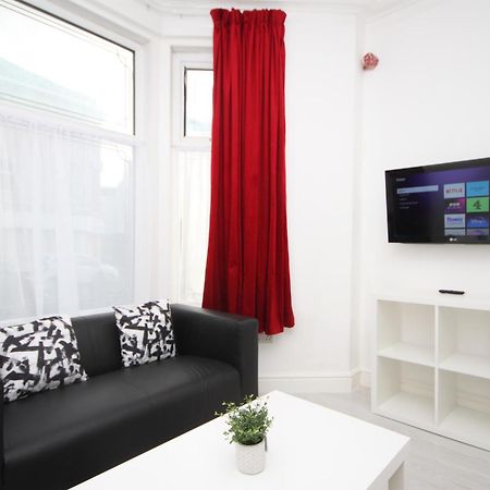 Barton Beachside - Stylish Studio Apartment, Double & Single - Central Beach & Promenade Location - Over 21'S, Family Friendly Only, Id Required Blackpool Eksteriør billede