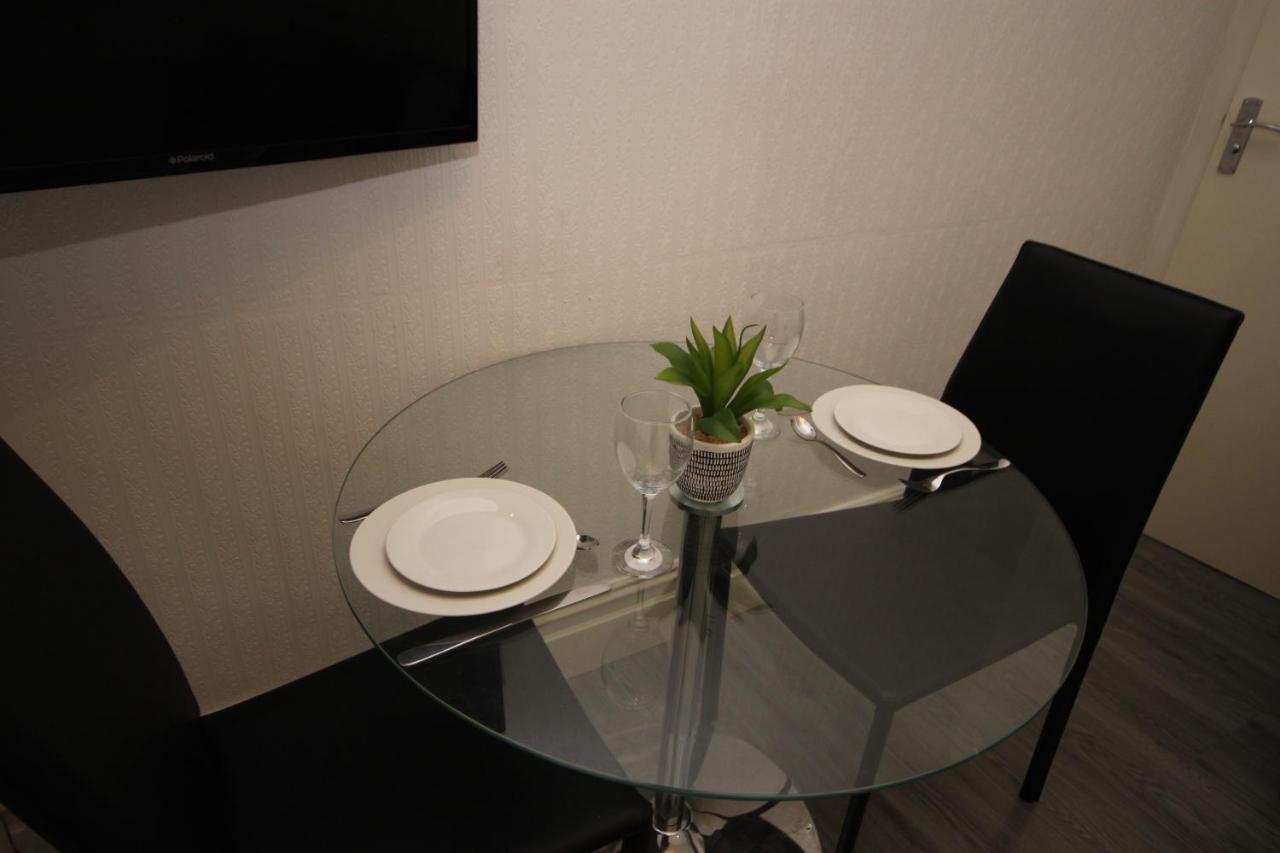 Barton Beachside - Stylish Studio Apartment, Double & Single - Central Beach & Promenade Location - Over 21'S, Family Friendly Only, Id Required Blackpool Eksteriør billede