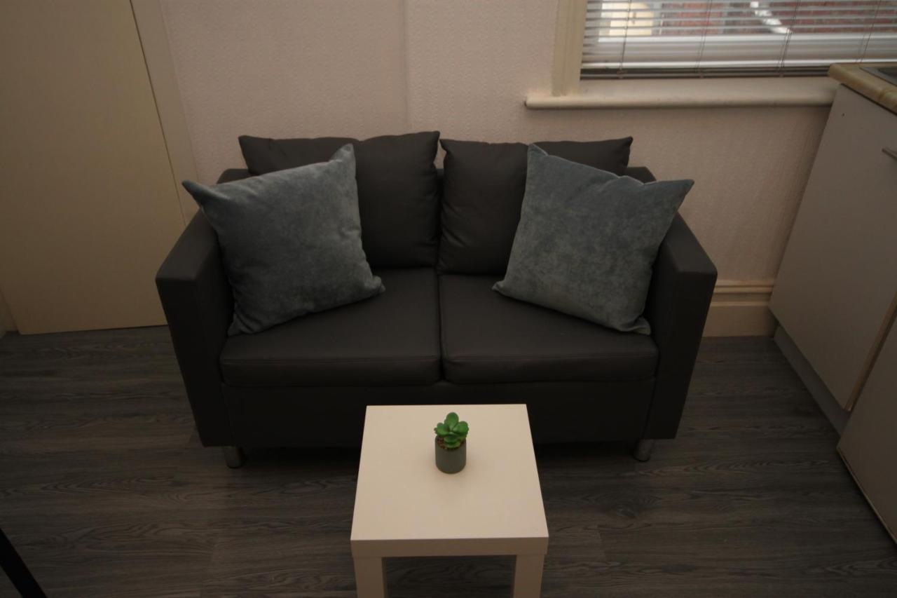 Barton Beachside - Stylish Studio Apartment, Double & Single - Central Beach & Promenade Location - Over 21'S, Family Friendly Only, Id Required Blackpool Eksteriør billede