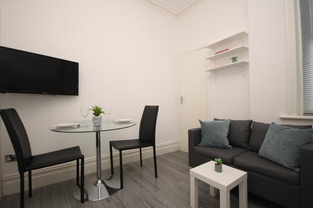 Barton Beachside - Stylish Studio Apartment, Double & Single - Central Beach & Promenade Location - Over 21'S, Family Friendly Only, Id Required Blackpool Eksteriør billede