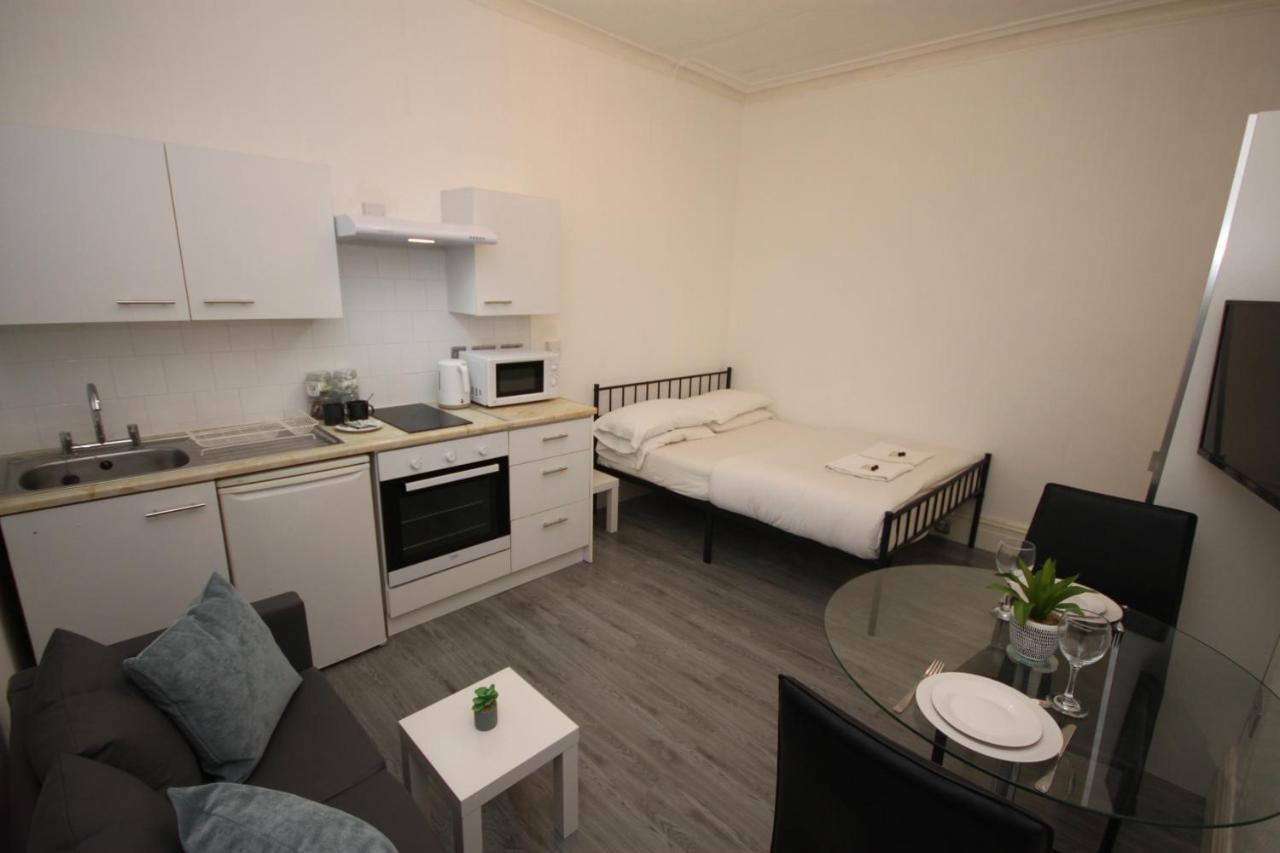 Barton Beachside - Stylish Studio Apartment, Double & Single - Central Beach & Promenade Location - Over 21'S, Family Friendly Only, Id Required Blackpool Eksteriør billede