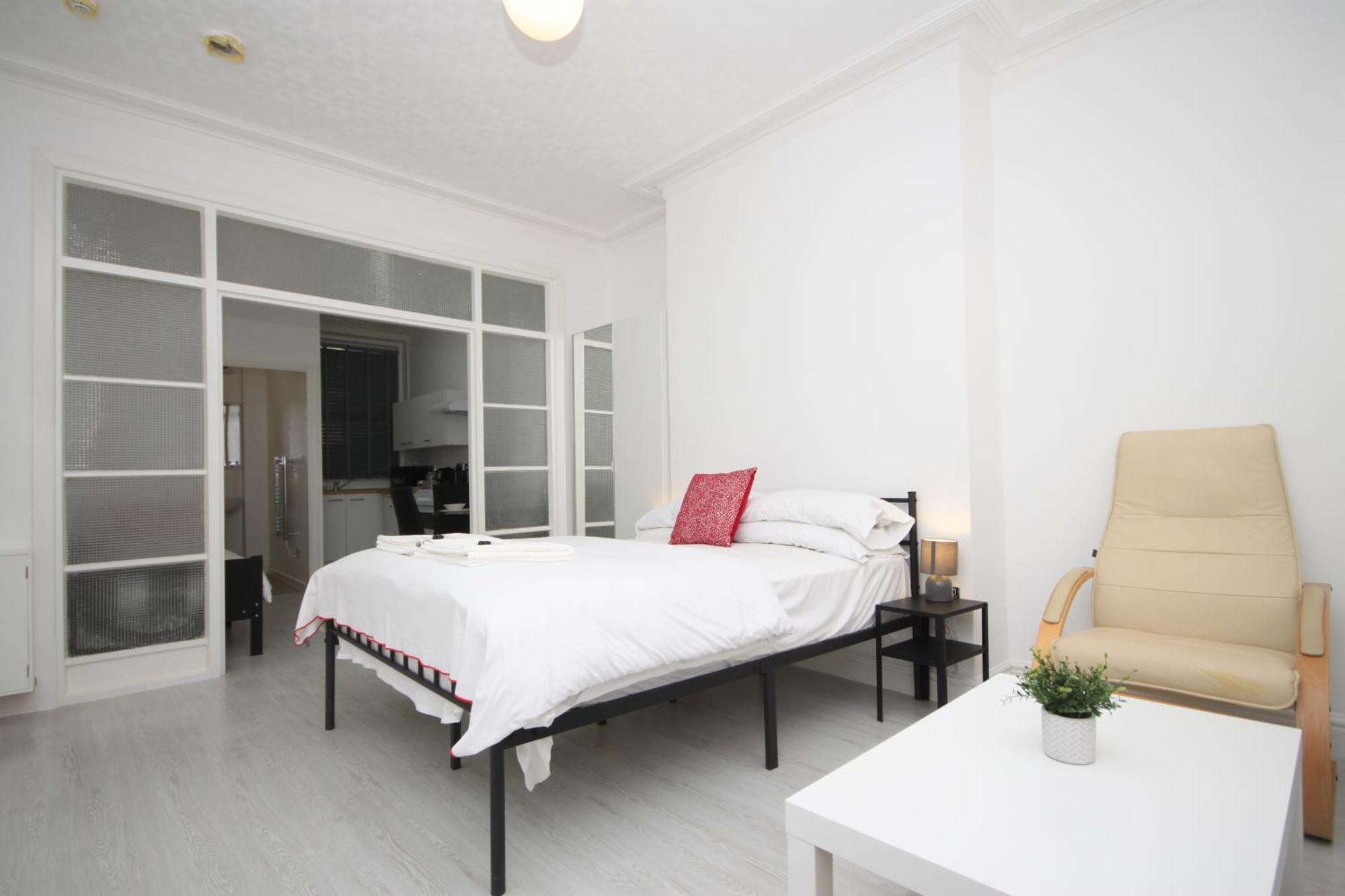 Barton Beachside - Stylish Studio Apartment, Double & Single - Central Beach & Promenade Location - Over 21'S, Family Friendly Only, Id Required Blackpool Værelse billede