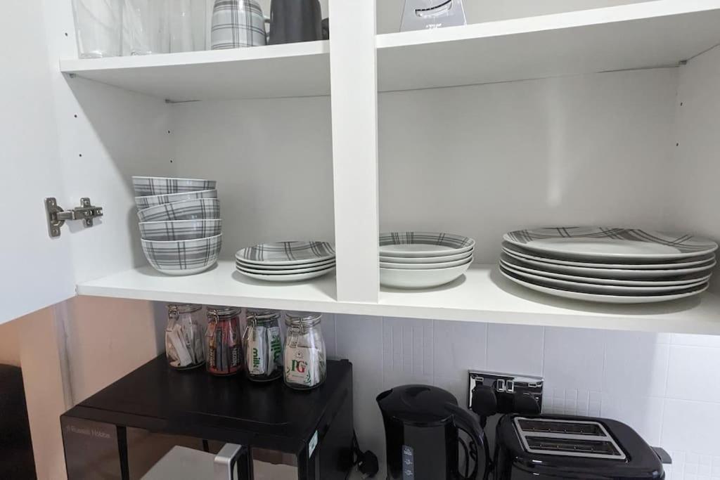 Barton Beachside - Stylish Studio Apartment, Double & Single - Central Beach & Promenade Location - Over 21'S, Family Friendly Only, Id Required Blackpool Eksteriør billede
