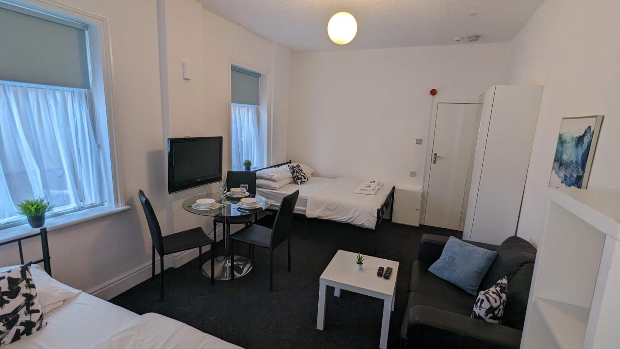 Barton Beachside - Stylish Studio Apartment, Double & Single - Central Beach & Promenade Location - Over 21'S, Family Friendly Only, Id Required Blackpool Eksteriør billede