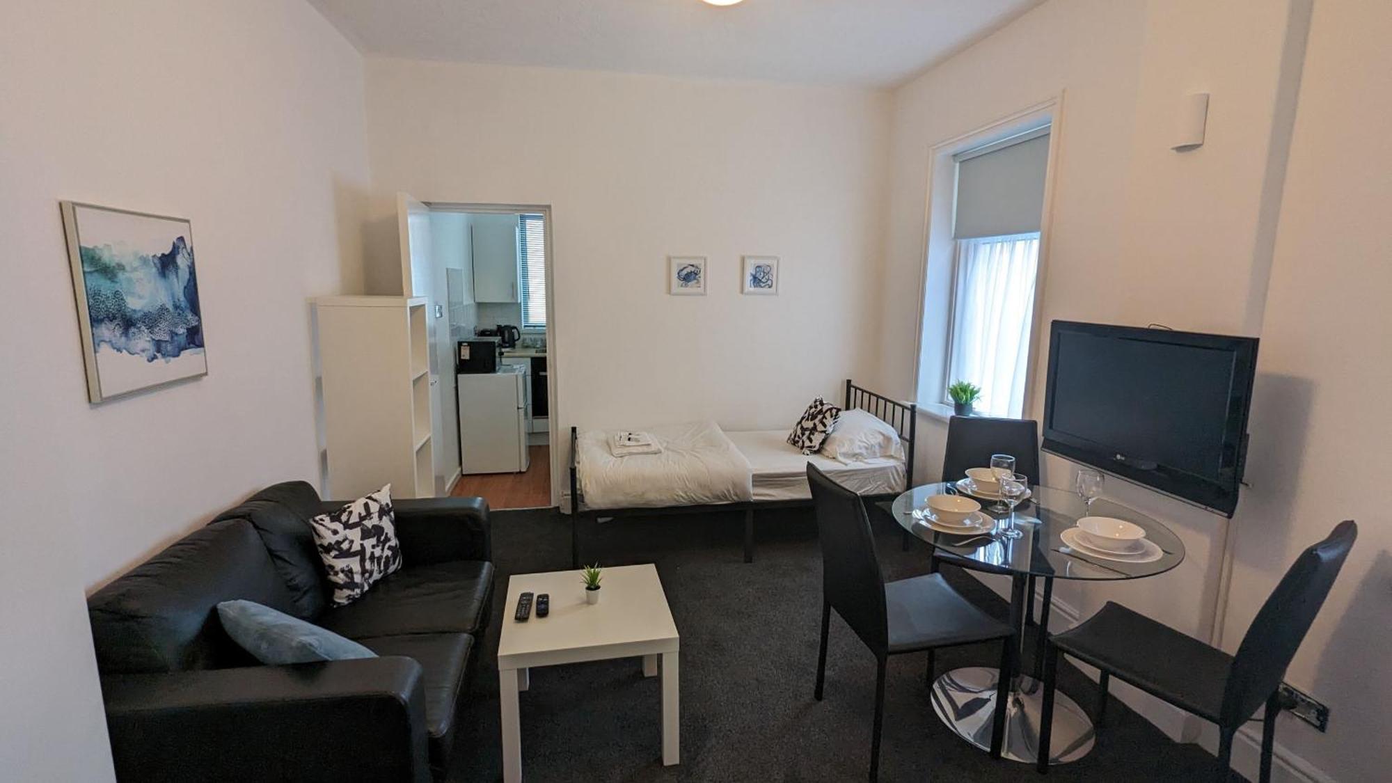 Barton Beachside - Stylish Studio Apartment, Double & Single - Central Beach & Promenade Location - Over 21'S, Family Friendly Only, Id Required Blackpool Eksteriør billede
